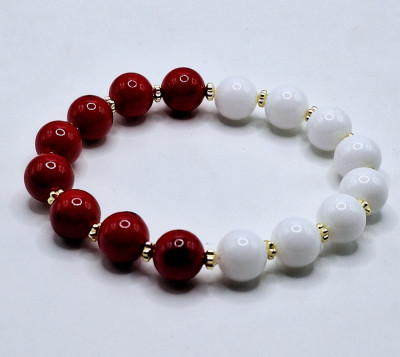 браслет из коралла и белого агата