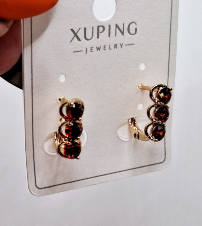 серьги(1.3см) английский замок камень красный